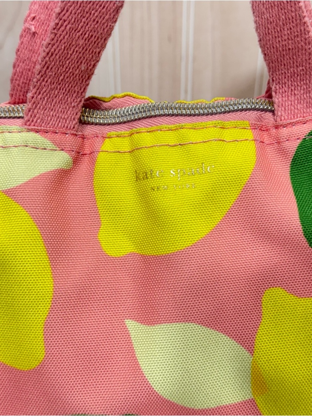 5 for $20 🌻 kate spade Pink Lemon-Print Canvas Tote with Green Leaves lunch bag - Picture 3 of 6